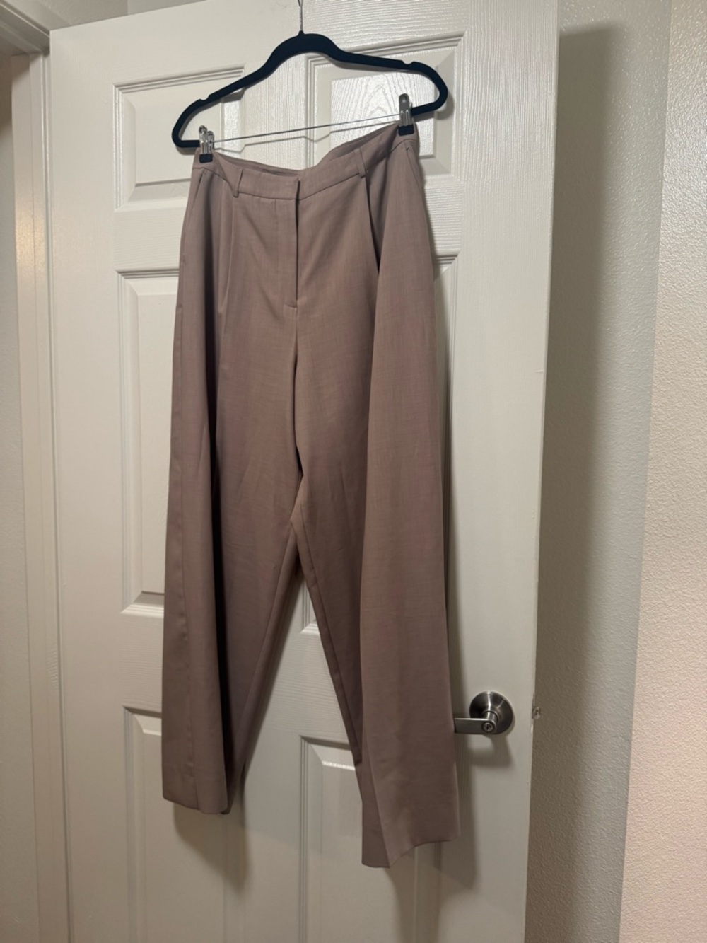H&M Classic Wide-Leg Trousers in Light Taupe - Women - Picture 7 of 16